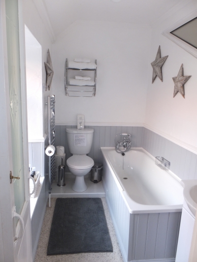 Fully featured en-suite bathroom